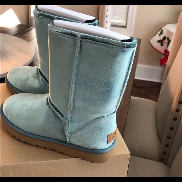 Ugg Women's Blue Classic Short Ii Velvet - Picture 2 of 4